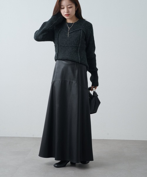 Lui's(ルイス)の「フェイクレザーフレアロングスカート(スカート・レディース・ブラウン/ブラック・36/38)」の9枚目の写真
