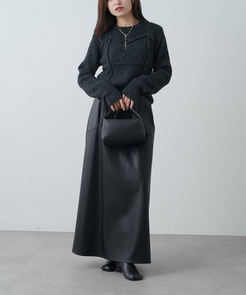 Lui's(ルイス)の「フェイクレザーフレアロングスカート(スカート・レディース・ブラウン/ブラック・36/38)」の10枚目の写真