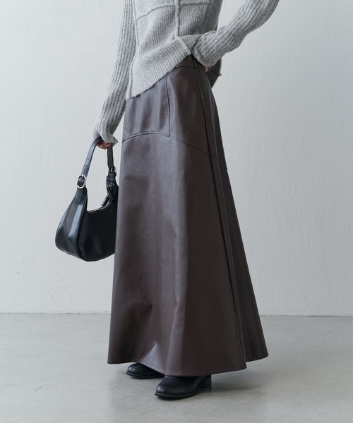 Lui's(ルイス)の「フェイクレザーフレアロングスカート(スカート・レディース・ブラウン/ブラック・36/38)」の12枚目の写真