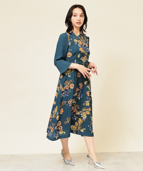 Sunauna(スーナウーナ)の「【手洗い可】花柄パネルワンピース(ワンピース・レディース・グリーン系その他2/ネイビー系1/ネイビー系/ベージュ系/モスグリーン系1・34/40/38/36)」の3枚目の写真