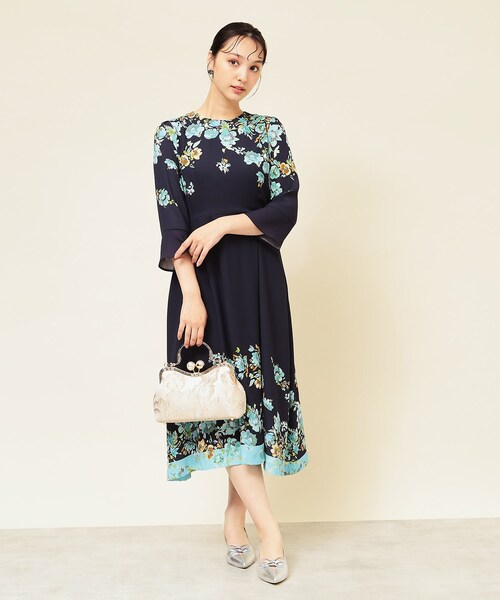 Sunauna(スーナウーナ)の「【手洗い可】花柄パネルワンピース(ワンピース・レディース・グリーン系その他2/ネイビー系1/ネイビー系/ベージュ系/モスグリーン系1・34/40/38/36)」の4枚目の写真