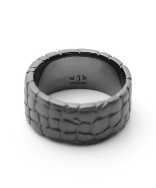 wjk(ダヴルジェイケイ)の「ab1799- IVXLCDM ×wjk croco pattern middle ring 指輪(909 iv02h)(リング・メンズ・ブラック・17号/19号/21号)」の8枚目の写真