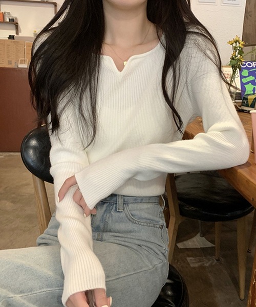 DAY CLOSET(デイ クローゼット)の「【デコルテ綺麗見せ】長袖キーネックリブニット レディース(ニット/セーター・レディース・ホワイト/ワインレッド/ブラック/アイボリー/イエロー系その他/オリーブ・FREE)」の2枚目の写真