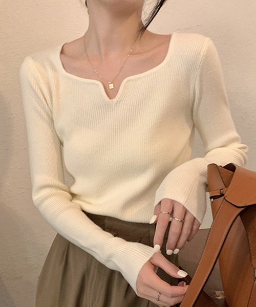DAY CLOSET(デイ クローゼット)の「【デコルテ綺麗見せ】長袖キーネックリブニット レディース(ニット/セーター・レディース・ホワイト/ワインレッド/ブラック/アイボリー/イエロー系その他/オリーブ・FREE)」の1枚目の写真