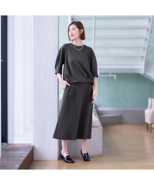 AOYAMA(アオヤマ)の「なめらかな表面感と程良いふくらみがポイント!ダンボールニットコクーンプルオーバー(ニット/セーター・レディース・グレー/ネイビー・M)」の21枚目の写真