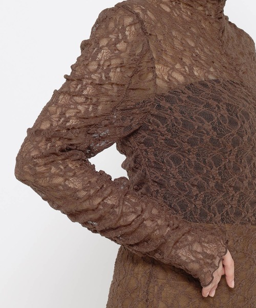 mysty woman(ミスティウーマン)の「総レースハイネックギャザープルオーバー 606418(Tシャツ/カットソー・レディース・オフホワイト/ブラウン/ブラック・FREE)」の12枚目の写真