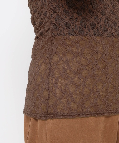 mysty woman(ミスティウーマン)の「総レースハイネックギャザープルオーバー 606418(Tシャツ/カットソー・レディース・オフホワイト/ブラウン/ブラック・FREE)」の13枚目の写真
