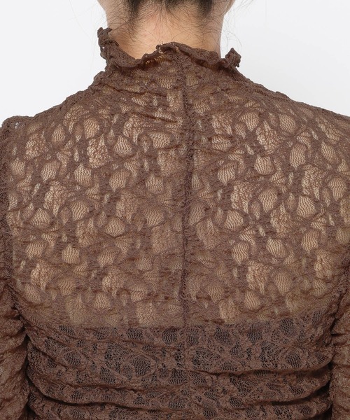 mysty woman(ミスティウーマン)の「総レースハイネックギャザープルオーバー 606418(Tシャツ/カットソー・レディース・オフホワイト/ブラウン/ブラック・FREE)」の14枚目の写真