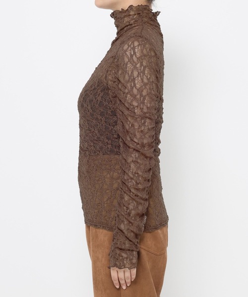 mysty woman(ミスティウーマン)の「総レースハイネックギャザープルオーバー 606418(Tシャツ/カットソー・レディース・オフホワイト/ブラウン/ブラック・FREE)」の9枚目の写真