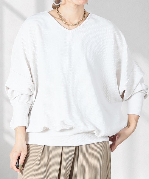 CLOVER DEPOT(クローバーデポ)の「2WAYエンボストップス/前後着用OK(CLOVER DEPOT)(Tシャツ/カットソー・レディース・ブラウン/ブラック/アイボリー・FREE)」の2枚目の写真