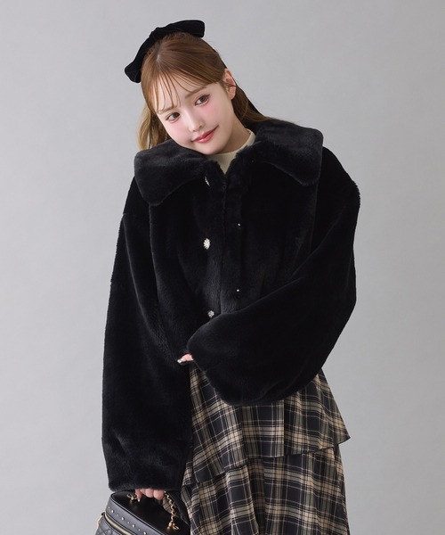 one after another NICE CLAUP(ワンアフターアナザーナイスクラップ)の「キラキラボタンファーコート(その他アウター・レディース・サックスブルー/ブラック/アイボリー・FREE)」の3枚目の写真