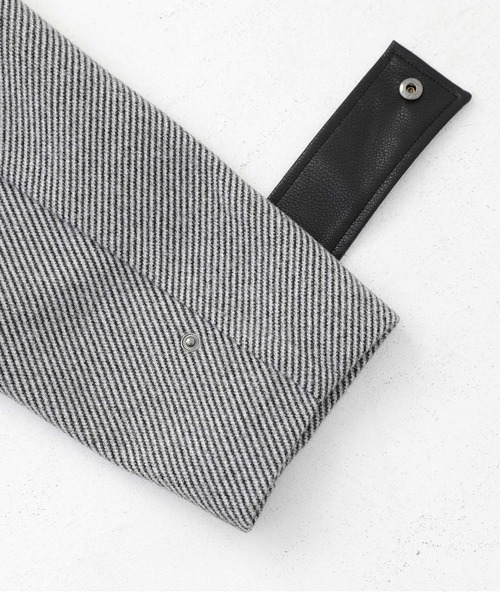 kOhAKU（コハク）の「『異素材切替バックルコート』（ステンカラーコート・レディース・ブラック/グレー・1/2）」の12枚目の写真