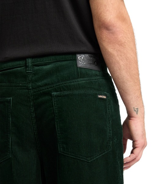 VOLCOM(ボルコム)の「【VOLCOM/ボルコム】BILLOW TAPERED CORD PANT/ボルコム太畝コーデュロイパンツ(その他パンツ・メンズ・グリーン系その他・30inch/32inch/34inch)」の1枚目の写真