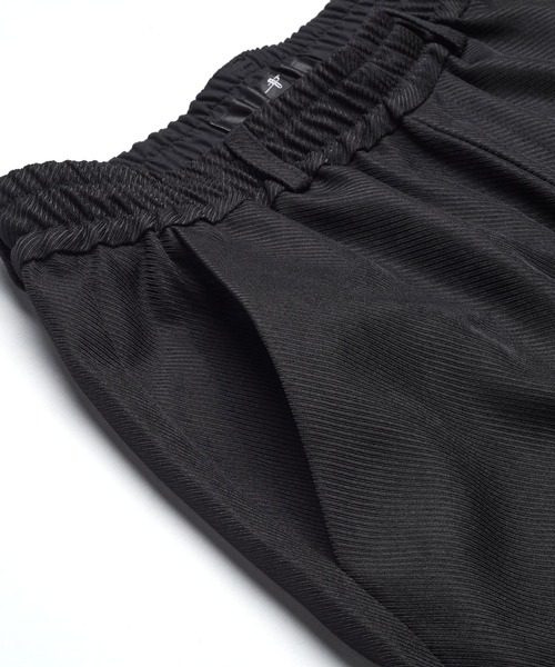 NO ID.（ノーアイディ）の「【NO ID.】Wide-Leg Tuck Trousers / ワイド レッグ タック トラウザーズ（その他パンツ・メンズ・ブラック系その他/その他23/ブラック・2/1）」の12枚目の写真