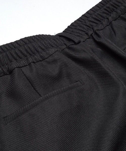 NO ID.（ノーアイディ）の「【NO ID.】Wide-Leg Tuck Trousers / ワイド レッグ タック トラウザーズ（その他パンツ・メンズ・ブラック系その他/その他23/ブラック・2/1）」の13枚目の写真