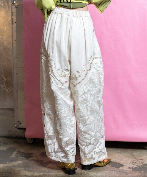 AULA AILA(アウラアイラ)の「【セットアップ着用可】カットワークエンブロイダリーパンツ(その他パンツ・レディース・オフホワイト/グレイッシュベージュ/ブラック・0/1)」の6枚目の写真