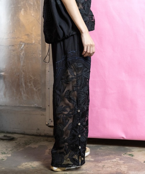 AULA AILA(アウラアイラ)の「【セットアップ着用可】カットワークエンブロイダリーパンツ(その他パンツ・レディース・オフホワイト/グレイッシュベージュ/ブラック・0/1)」の17枚目の写真