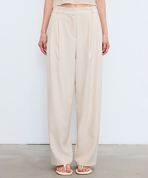 NICK&NICOLE(ニックアンドニコール)の「MINIMAL LONG PINTUCK SLACKS_LIGHT CREAM(スラックス・レディース・その他・SMALL/MEDIUM/LARGE)」の2枚目の写真