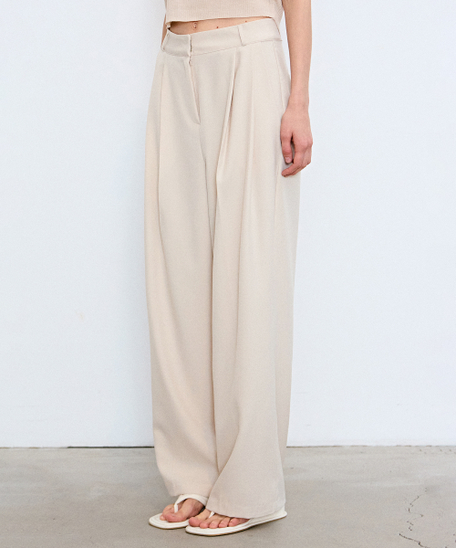 NICK&NICOLE(ニックアンドニコール)の「MINIMAL LONG PINTUCK SLACKS_LIGHT CREAM(スラックス・レディース・その他・SMALL/MEDIUM/LARGE)」の3枚目の写真