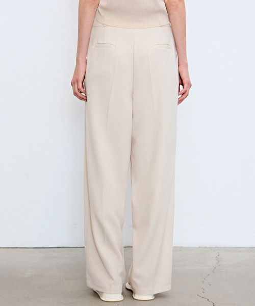 NICK&NICOLE(ニックアンドニコール)の「MINIMAL LONG PINTUCK SLACKS_LIGHT CREAM(スラックス・レディース・その他・SMALL/MEDIUM/LARGE)」の4枚目の写真