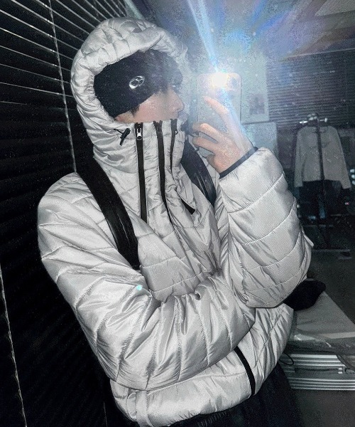 COSYHARU（コシハル）の「テックマルチジッパーフード軽量パディング（ダウンジャケット/コート・メンズ・シルバー/ブラック/チャコール/カーキ・FREE）」の7枚目の写真