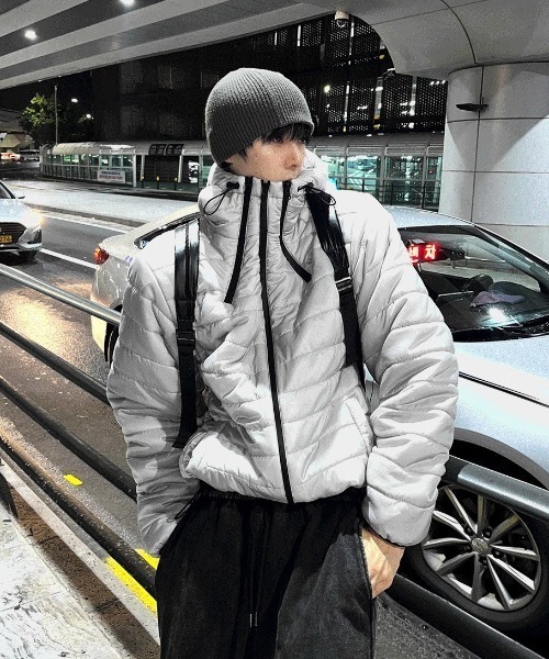 COSYHARU（コシハル）の「テックマルチジッパーフード軽量パディング（ダウンジャケット/コート・メンズ・シルバー/ブラック/チャコール/カーキ・FREE）」の9枚目の写真