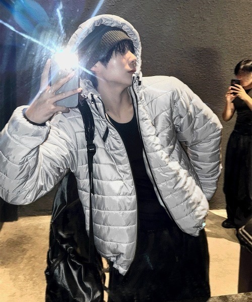 COSYHARU（コシハル）の「テックマルチジッパーフード軽量パディング（ダウンジャケット/コート・メンズ・シルバー/ブラック/チャコール/カーキ・FREE）」の8枚目の写真