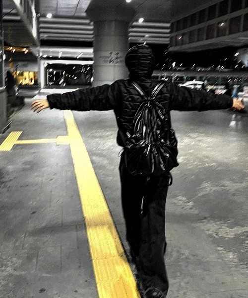 COSYHARU（コシハル）の「テックマルチジッパーフード軽量パディング（ダウンジャケット/コート・メンズ・シルバー/ブラック/チャコール/カーキ・FREE）」の22枚目の写真