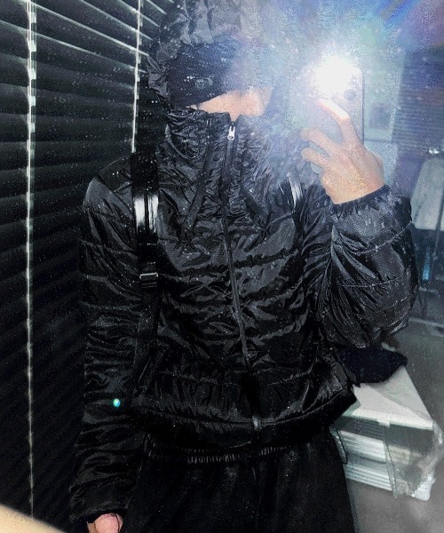 COSYHARU（コシハル）の「テックマルチジッパーフード軽量パディング（ダウンジャケット/コート・メンズ・シルバー/ブラック/チャコール/カーキ・FREE）」の19枚目の写真