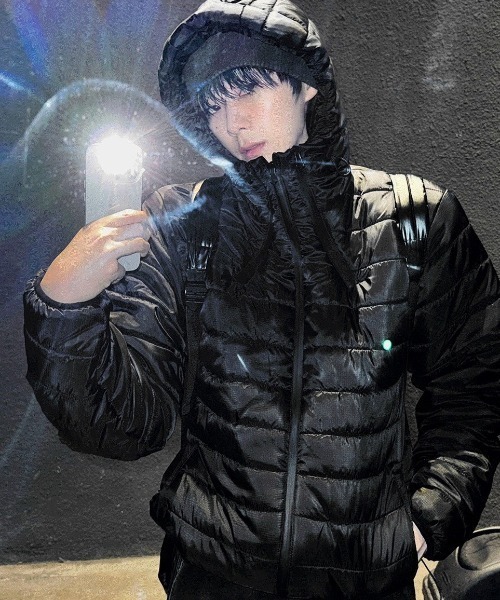 COSYHARU（コシハル）の「テックマルチジッパーフード軽量パディング（ダウンジャケット/コート・メンズ・シルバー/ブラック/チャコール/カーキ・FREE）」の18枚目の写真