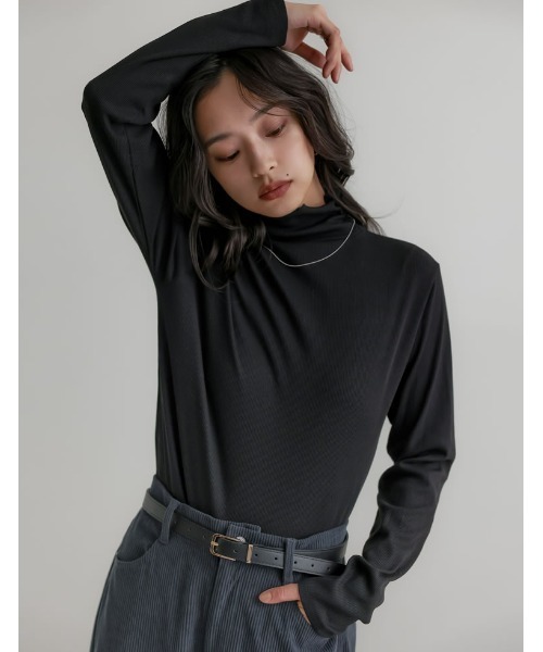 Re:EDIT（リエディ）の「[2025 WINTER COLLECTION][汗じみ防止][UVカット]リブカットソーハイネックトップス（Tシャツ/カットソー・レディース・ブラック/チャコールグレー/ホワイト/ブラウン・MEDIUM/LARGE）」の5枚目の写真