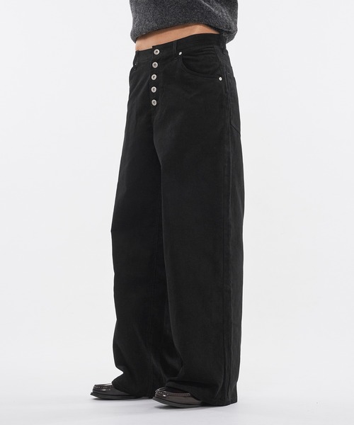 WISH FOR EVER(ウィッシュフォーエバー)の「BUTTON CORDUROY CURVE WIDE PANTS / ボタンコーデュロイカーブワイドパンツ(その他パンツ・メンズ・ブラウン/アイボリー/ブラック・SMALL/LARGE/MEDIUM)」の6枚目の写真