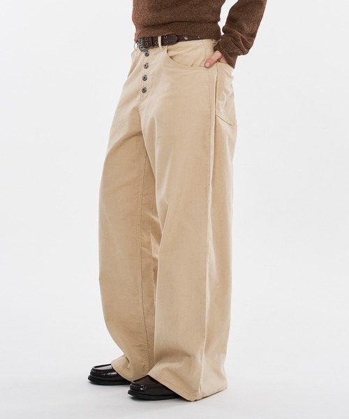 WISH FOR EVER(ウィッシュフォーエバー)の「BUTTON CORDUROY CURVE WIDE PANTS / ボタンコーデュロイカーブワイドパンツ(その他パンツ・メンズ・ブラウン/アイボリー/ブラック・SMALL/LARGE/MEDIUM)」の19枚目の写真