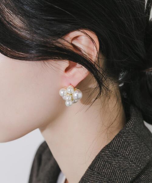 SMELLY(スメリー)の「パールボリュームピアス(ピアス(両耳用)・レディース・ホワイト系その他・-)」の1枚目の写真