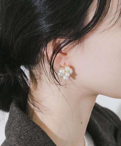 SMELLY(スメリー)の「パールボリュームピアス(ピアス(両耳用)・レディース・ホワイト系その他・-)」の2枚目の写真