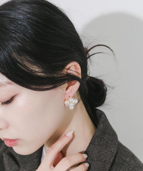 SMELLY(スメリー)の「パールボリュームピアス(ピアス(両耳用)・レディース・ホワイト系その他・-)」の4枚目の写真