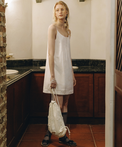 ANDNEEDS(アンドニーズ)の「Haily pintuck dress (white)(ワンピース・レディース・その他・MEDIUM/SMALL)」の2枚目の写真