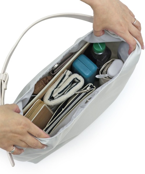 T・S・L（ティーエスエル）の「軽量ワンショルダーバッグ（ショルダーバッグ・レディース・ベージュ/ブラック/グレー・FREE）」の5枚目の写真