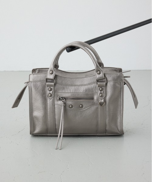 AZUL by moussy(アズールバイマウジー)の「フェイクレザーハンドバッグ(ショルダーバッグ・レディース・ブラック/アンティークシルバー/アイボリー・FREE)」の3枚目の写真