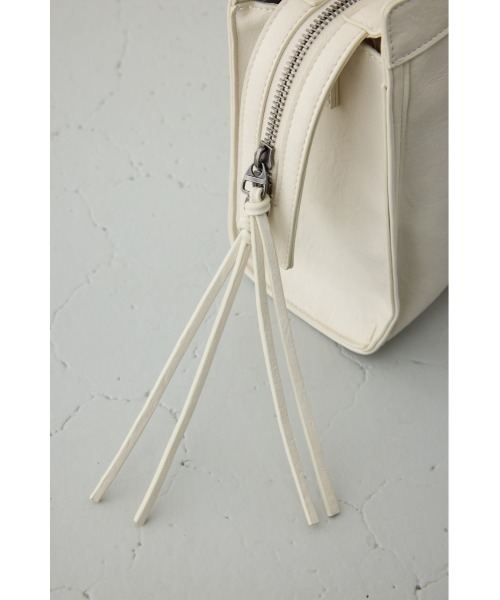 AZUL by moussy(アズールバイマウジー)の「フェイクレザーハンドバッグ(ショルダーバッグ・レディース・ブラック/アンティークシルバー/アイボリー・FREE)」の8枚目の写真