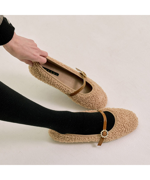 SHOEHI(シューハイ)の「レイラファーフラット_F1122(4Colors)(バレエシューズ・レディース・ブラウン/Beige・22.5cm/24.5cm/25cm/24cm)」の2枚目の写真