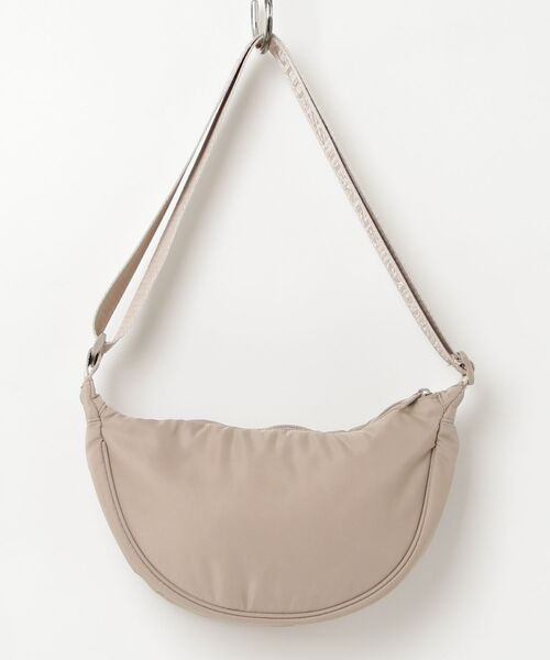 GUESS JEANS(ゲスジーンズ)の「GUESS JEANS Sm Crossbody ショルダーバッグ (ボディバッグ/ウエストポーチ・レディース・ブラック/ベージュ・ONE SIZE)」の17枚目の写真