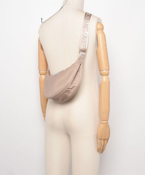 GUESS JEANS(ゲスジーンズ)の「GUESS JEANS Sm Crossbody ショルダーバッグ (ボディバッグ/ウエストポーチ・レディース・ブラック/ベージュ・ONE SIZE)」の20枚目の写真
