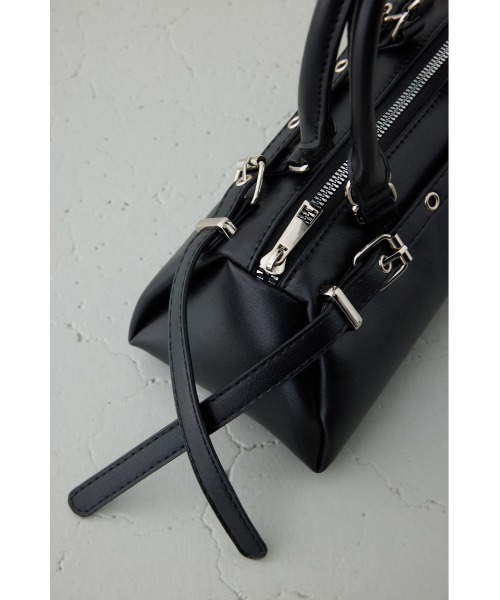AZUL by moussy(アズールバイマウジー)の「ベルトデザインレクタングルハンドバッグ(ショルダーバッグ・レディース・グレイッシュベージュ/ブラック・FREE)」の15枚目の写真
