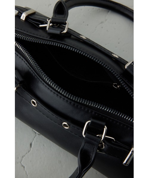 AZUL by moussy(アズールバイマウジー)の「ベルトデザインレクタングルハンドバッグ(ショルダーバッグ・レディース・グレイッシュベージュ/ブラック・FREE)」の16枚目の写真