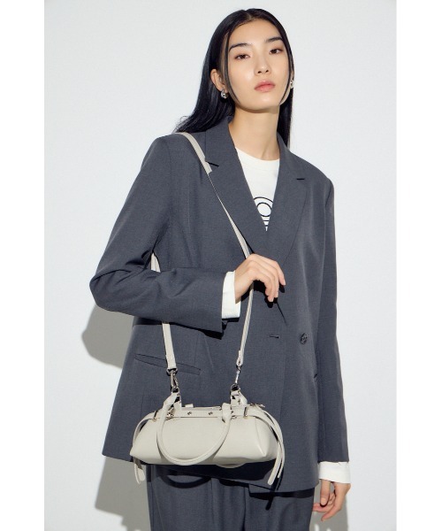 AZUL by moussy(アズールバイマウジー)の「ベルトデザインレクタングルハンドバッグ(ショルダーバッグ・レディース・グレイッシュベージュ/ブラック・FREE)」の18枚目の写真