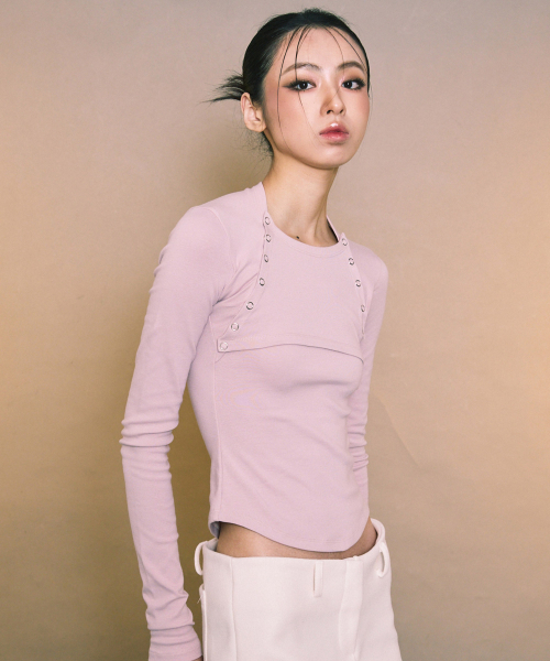 A.R.U(エイアールユー)の「DUAL SNAP TOP(Tシャツ/カットソー・レディース・ブラック/カーキ/ピンク/アイボリー・SMALL/MEDIUM)」の6枚目の写真