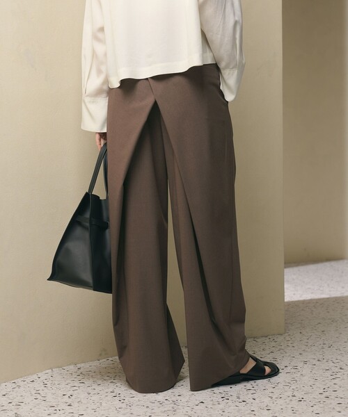 BEAUTY&YOUTH UNITED ARROWS(ビューティーアンドユースユナイテッドアローズ)の「バックラップタックパンツ ウォッシャブル(その他パンツ・レディース・その他1/ベージュ/グレー系/ダークブラウン・S/M/XS)」の3枚目の写真