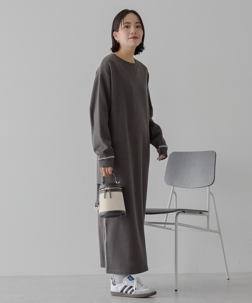 AMERICAN HOLIC(アメリカンホリック)の「スムース起毛ボックスシルエットワンピース(ワンピース・レディース・ライトグレー/チャコールグレー・M/L)」の22枚目の写真