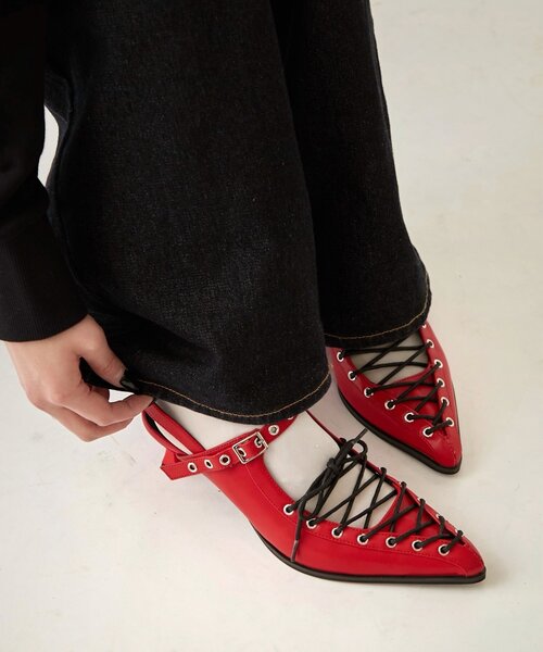 WHO'S WHO gallery(フーズフーギャラリー)の「レースアップアイレットミュール(パンプス・レディース・レッド/シルバー/ブラック・MEDIUM/LARGE/X-LARGE)」の2枚目の写真